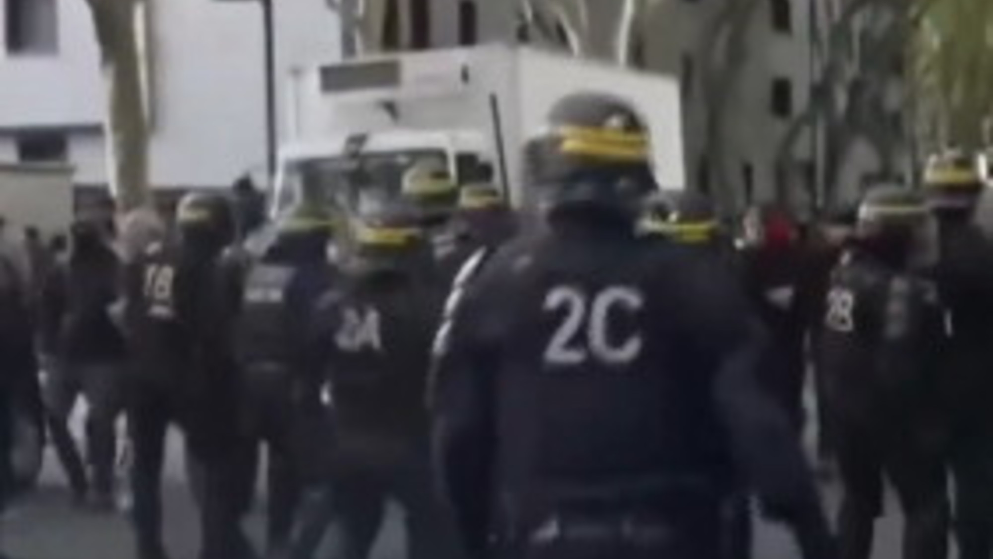 studenti in rivolta in francia voi temete le stesse violenze anche in italia da Liberoquotidiano.it studenti in rivolta in francia voi temete le stesse violenze anche in italia