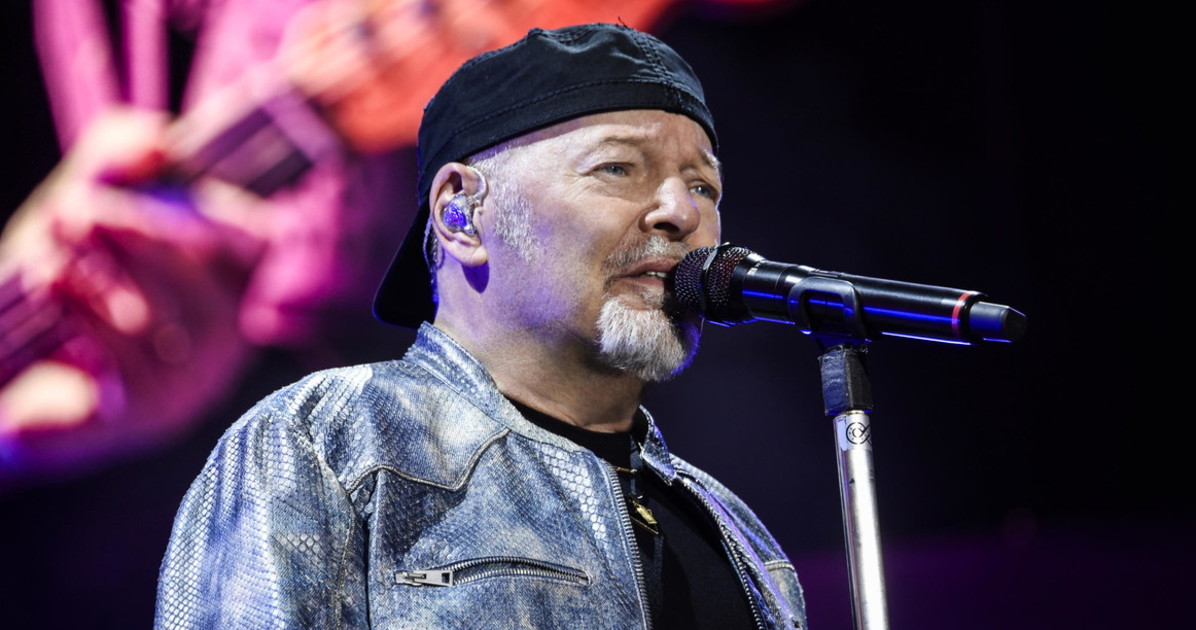 vasco rossi farnetica da vincenzo de luca non come pensano quelli di destra da Liberoquotidiano.it vasco rossi farnetica da vincenzo de luca non come pensano quelli di destra