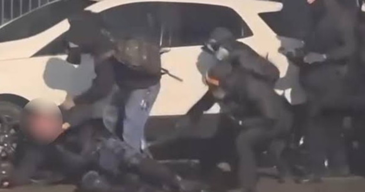 askatasuna martellate ai poliziotti chi hanno arrestato da Liberoquotidiano.it askatasuna martellate ai poliziotti chi hanno arrestato