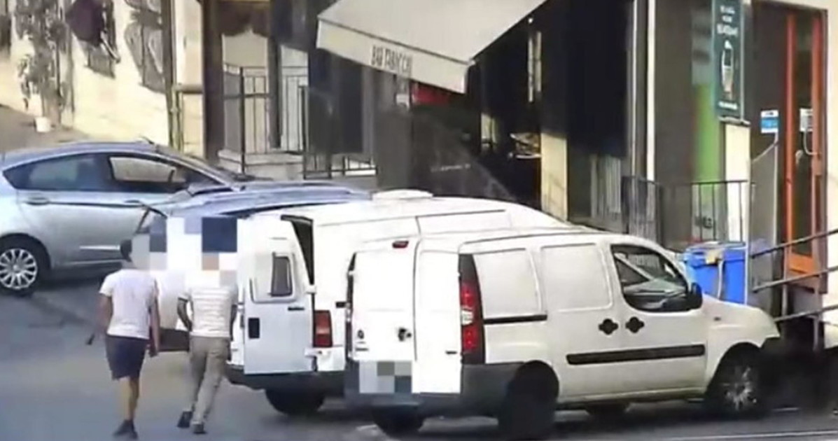 bolzano ruba cellulare a un turista e lo morde per fuggire nordafricano in manette da Liberoquotidiano.it bolzano ruba cellulare a un turista e lo morde per fuggire nordafricano in manette