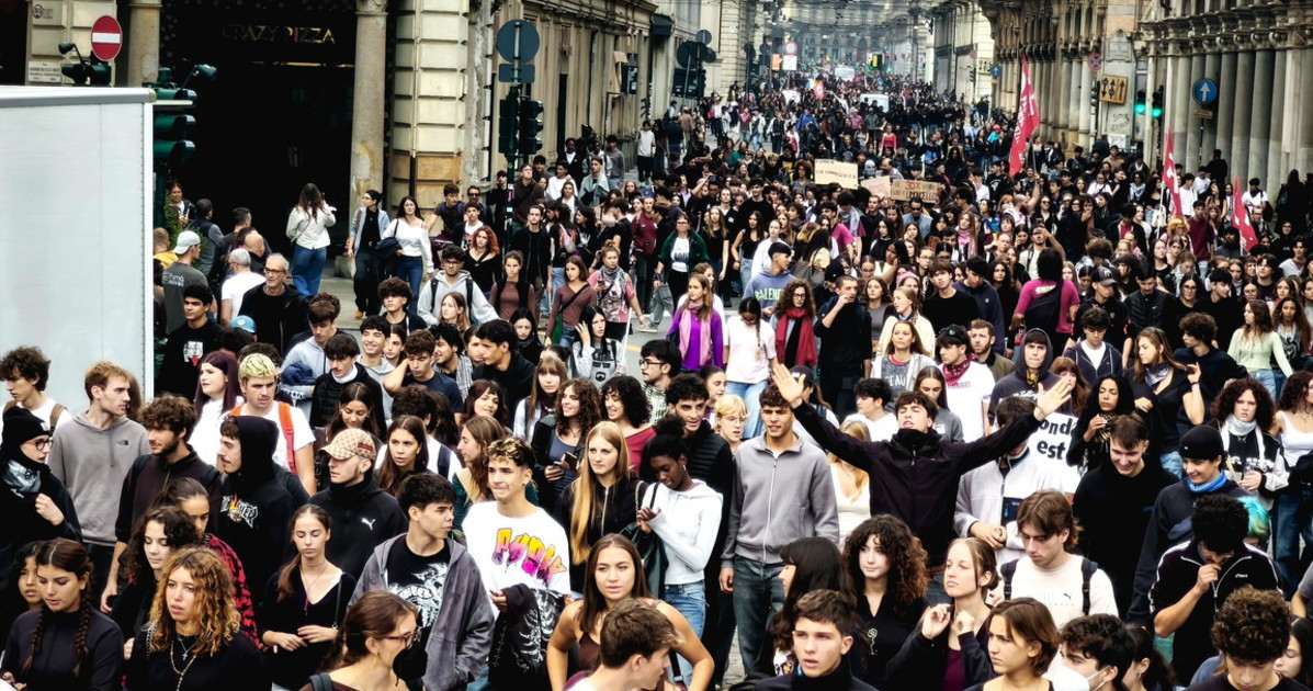 pisa studenti in piazza cosa spunta tra la folla giovani compagni allo sbando da Liberoquotidiano.it pisa studenti in piazza cosa spunta tra la folla giovani compagni allo sbando