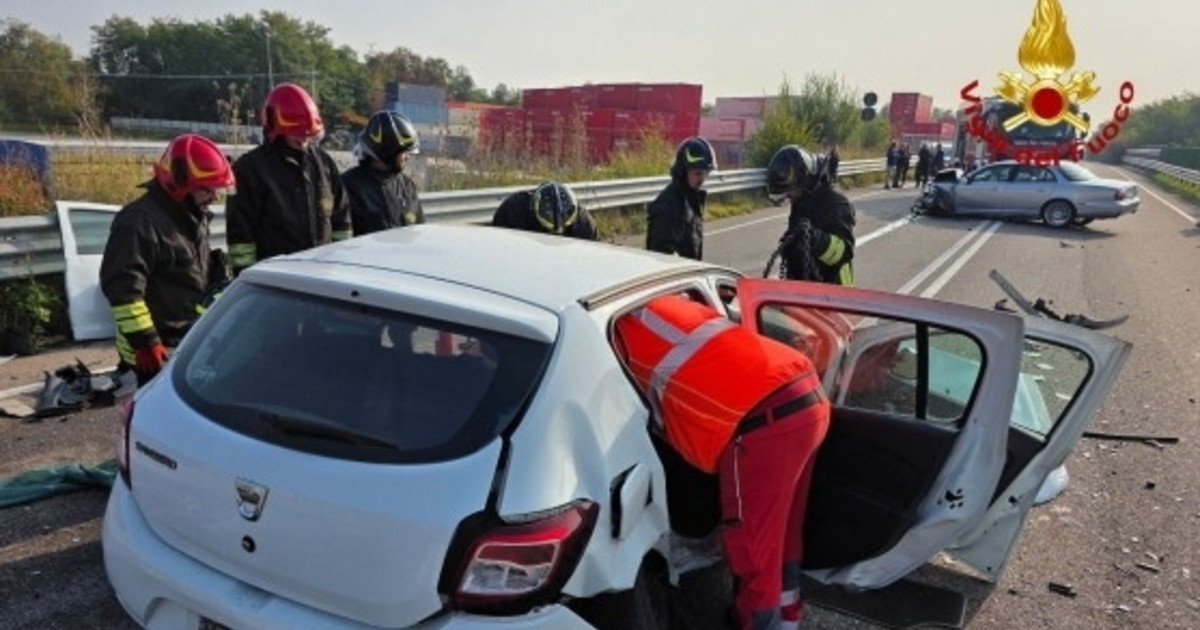 cassano magnago donna morta in un frontale sospetto choc non un incidente chi c era alla guida da Liberoquotidiano.it cassano magnago donna morta in un frontale sospetto choc non un incidente chi c era alla guida