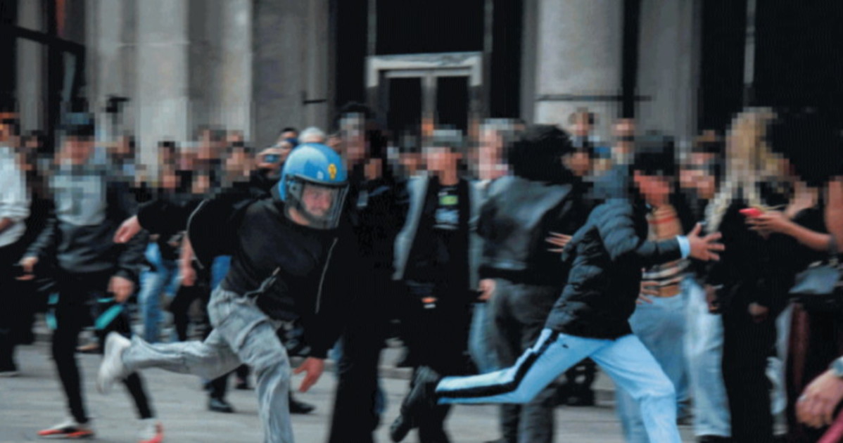 i delinquenti importati saccheggiano milano al grido allah akbar da Liberoquotidiano.it i delinquenti importati saccheggiano milano al grido allah akbar
