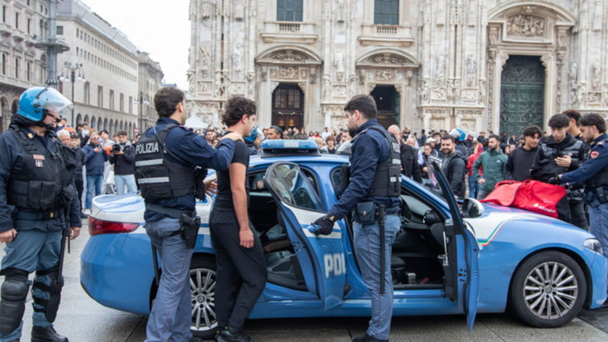 voi vietereste le manifestazioni di piazza ai minorenni da Liberoquotidiano.it voi vietereste le manifestazioni di piazza ai minorenni