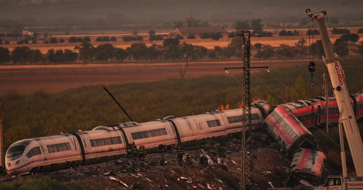 scontro tra treni in spagna si cercano ancora due italiane disperse da Liberoquotidiano.it scontro tra treni in spagna si cercano ancora due italiane disperse