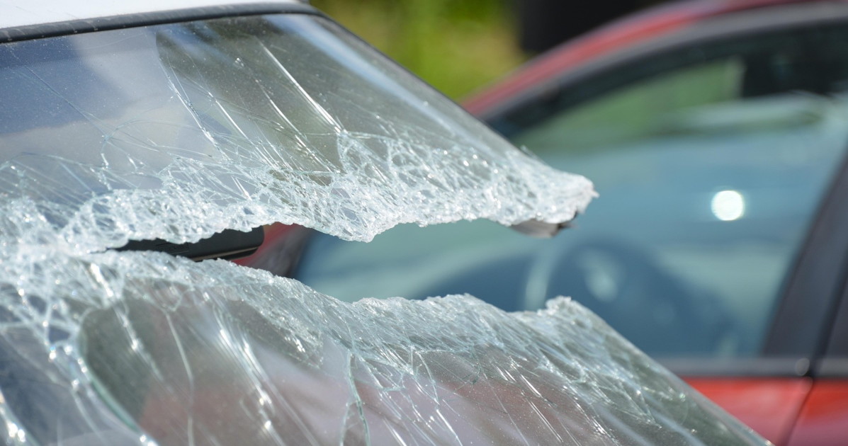roma follia del nordafricano bottigliate e mattoni contro le auto distrutti 4 veicoli da Liberoquotidiano.it roma follia del nordafricano bottigliate e mattoni contro le auto distrutti 4 veicoli